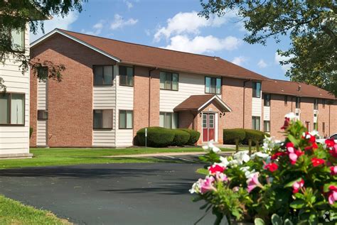 community manor apartments henrietta ny|176 Community Manor Dr Rochester NY 14623.